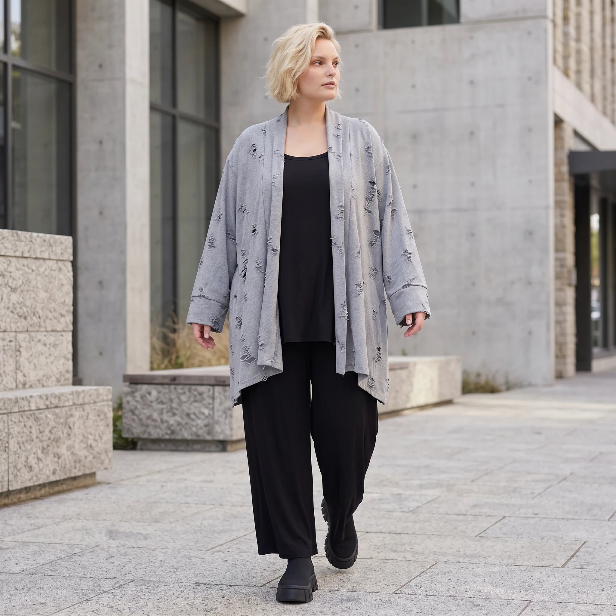 Cardigan aus staubgrauem Jersey mit Sternenmotiv in Destroyed Optik und offenem Schnitt