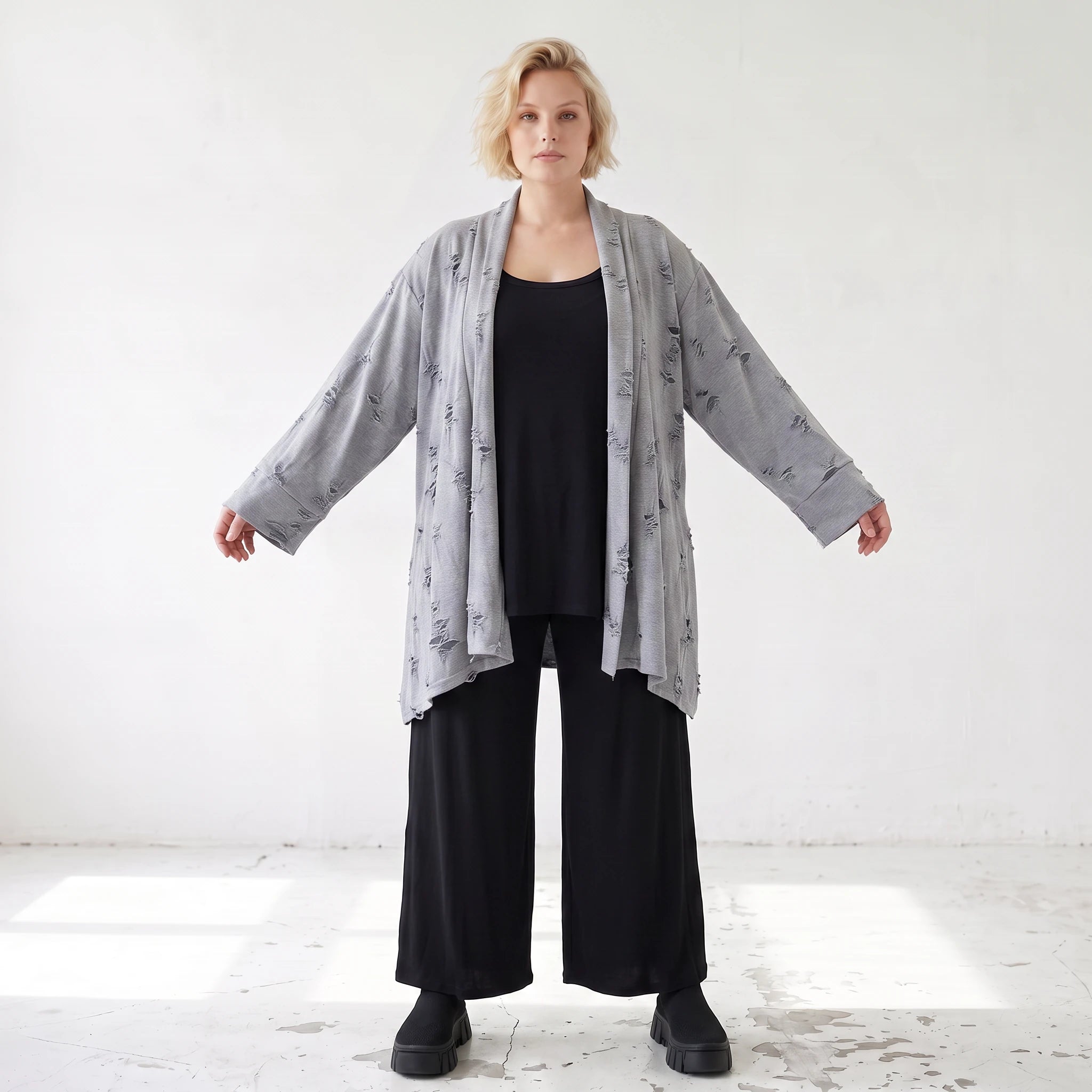 Cardigan aus staubgrauem Jersey mit Sternenmotiv in Destroyed Optik und offenem Schnitt