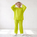 Limettengrünes Langarmshirt in Travellerqualität mit kastigem Schnitt und Tunnelzugsaum