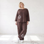 Ballonhose in Espresso aus French Terry mit Smiley Druck und Biesennähten bequem weich