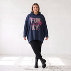 Dunkelblaues Kapuzensweatshirt mit Leoprint aus French Terry mit gerader Silhouette