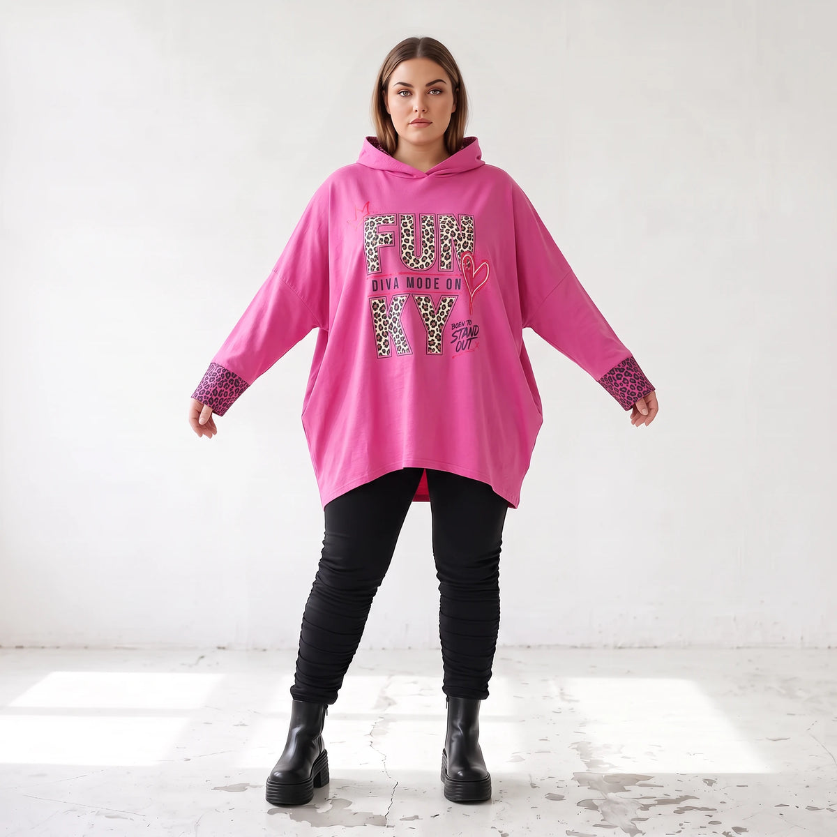 Pinke Leoprint Kapuzensweatjacke aus Baumwollmix mit French Terry und verlängertem Rücken