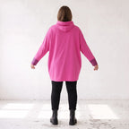 Pinke Leoprint Kapuzensweatjacke aus Baumwollmix mit French Terry und verlängertem Rücken