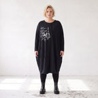 Kleid in OldBlack aus weichem French Terry in Ballonform mit Rundhalsausschnitt Langarm