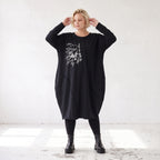 Kleid in OldBlack aus weichem French Terry in Ballonform mit Rundhalsausschnitt Langarm