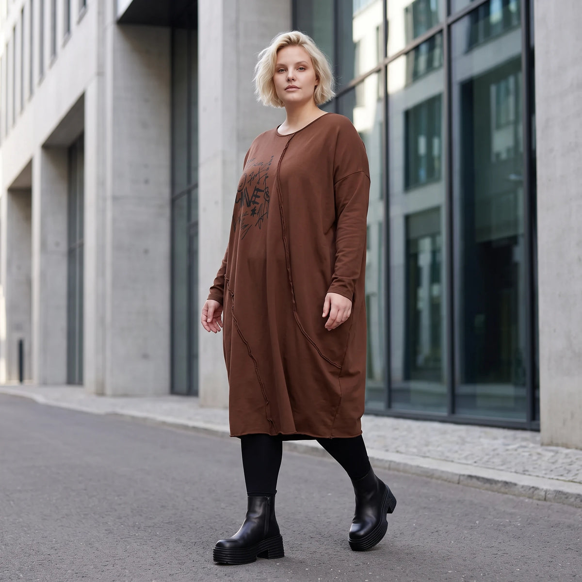 Ballonkleid in OldBrown aus weichem French Terry mit Faltennahtmuster und langen Ärmeln