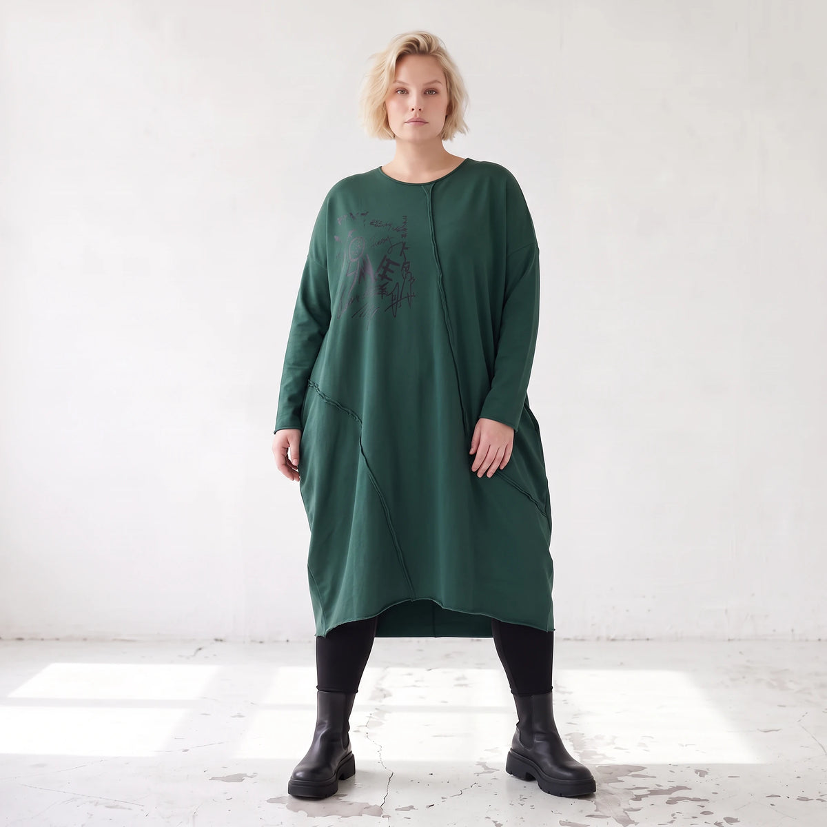Ballonkleid in OldGreen aus French Terry mit Rundhals und Langarm mit Seitennahttaschen
