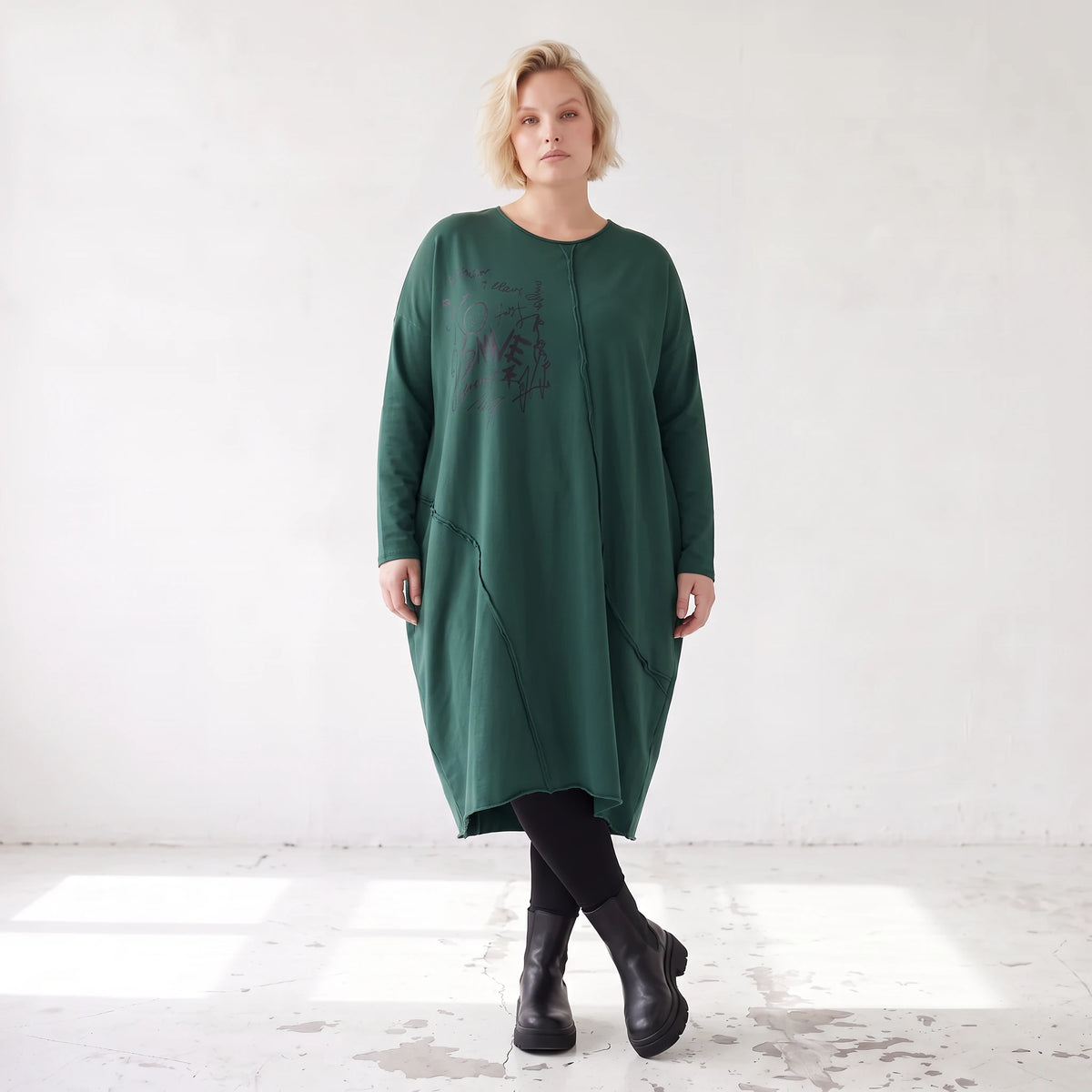 Ballonkleid in OldGreen aus French Terry mit Rundhals und Langarm mit Seitennahttaschen