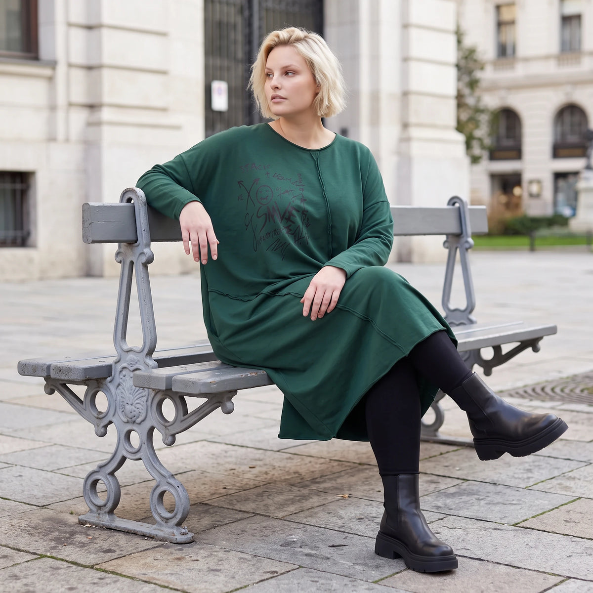 Ballonkleid in OldGreen aus French Terry mit Rundhals und Langarm mit Seitennahttaschen