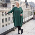 Ballonkleid in OldGreen aus French Terry mit Rundhals und Langarm mit Seitennahttaschen