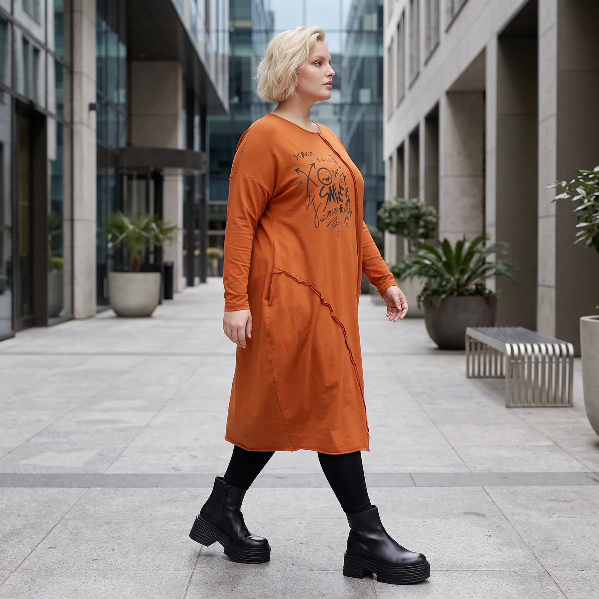 Rostbraunes Ballonkleid aus French Terry mit Stretch und Faltennaht in lässiger Form