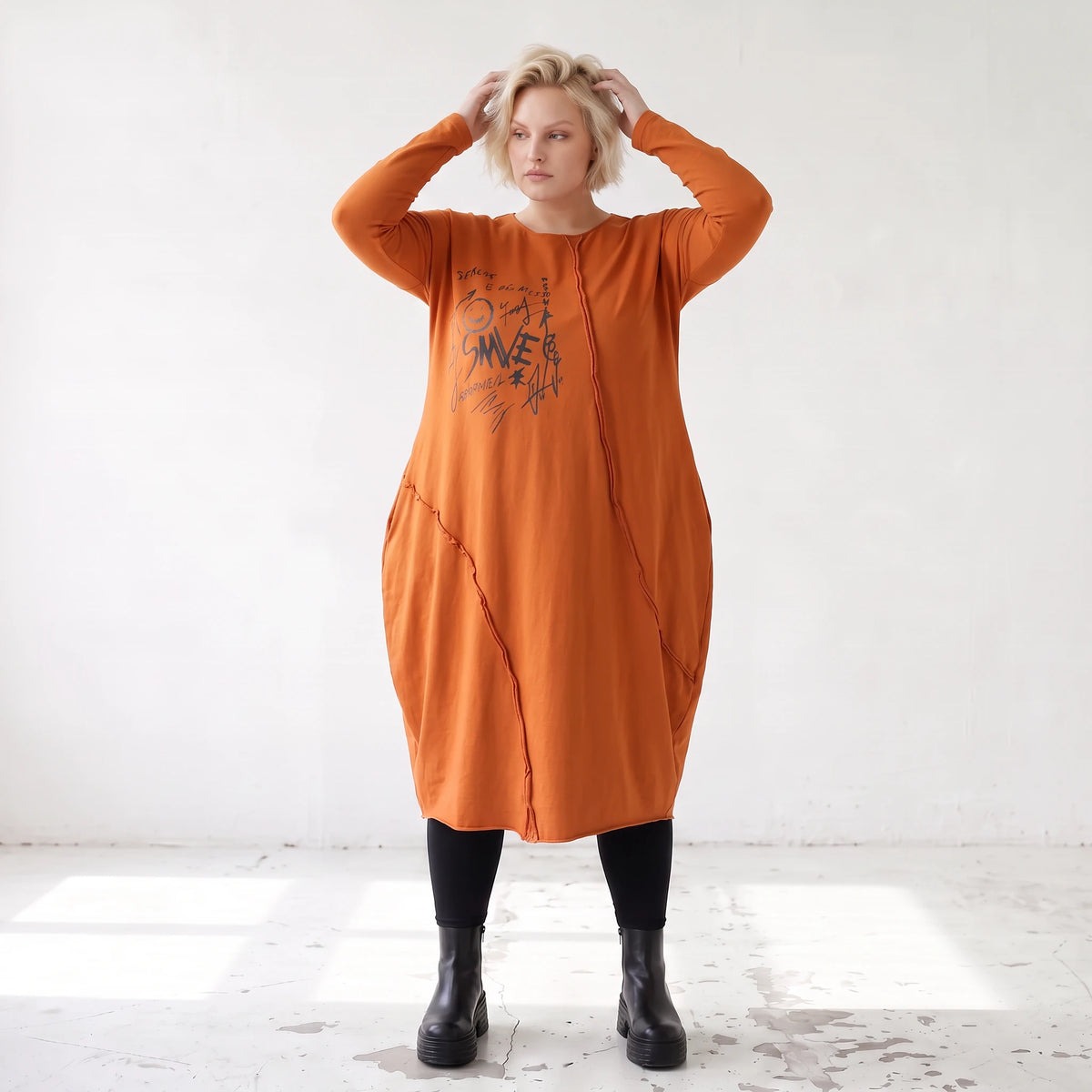 Rostbraunes Ballonkleid aus French Terry mit Stretch und Faltennaht in lässiger Form