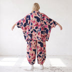 Satinbluse mit floralem Rose/Blau/Pink Print Hemdkragen Knopfleiste in gerundeter Form