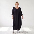 Schwarzes Ballonkleid aus Stretchjersey mit Rundhalsausschnitt und Langarm zeitlos