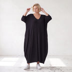 Schwarzes Ballonkleid aus Stretchjersey mit Rundhalsausschnitt und Langarm zeitlos