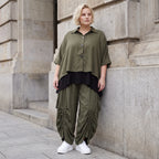 Khaki Lyocellbluse aus weichem Twill mit Hemdkragen gerundetem Schnitt und 3/4-Arm