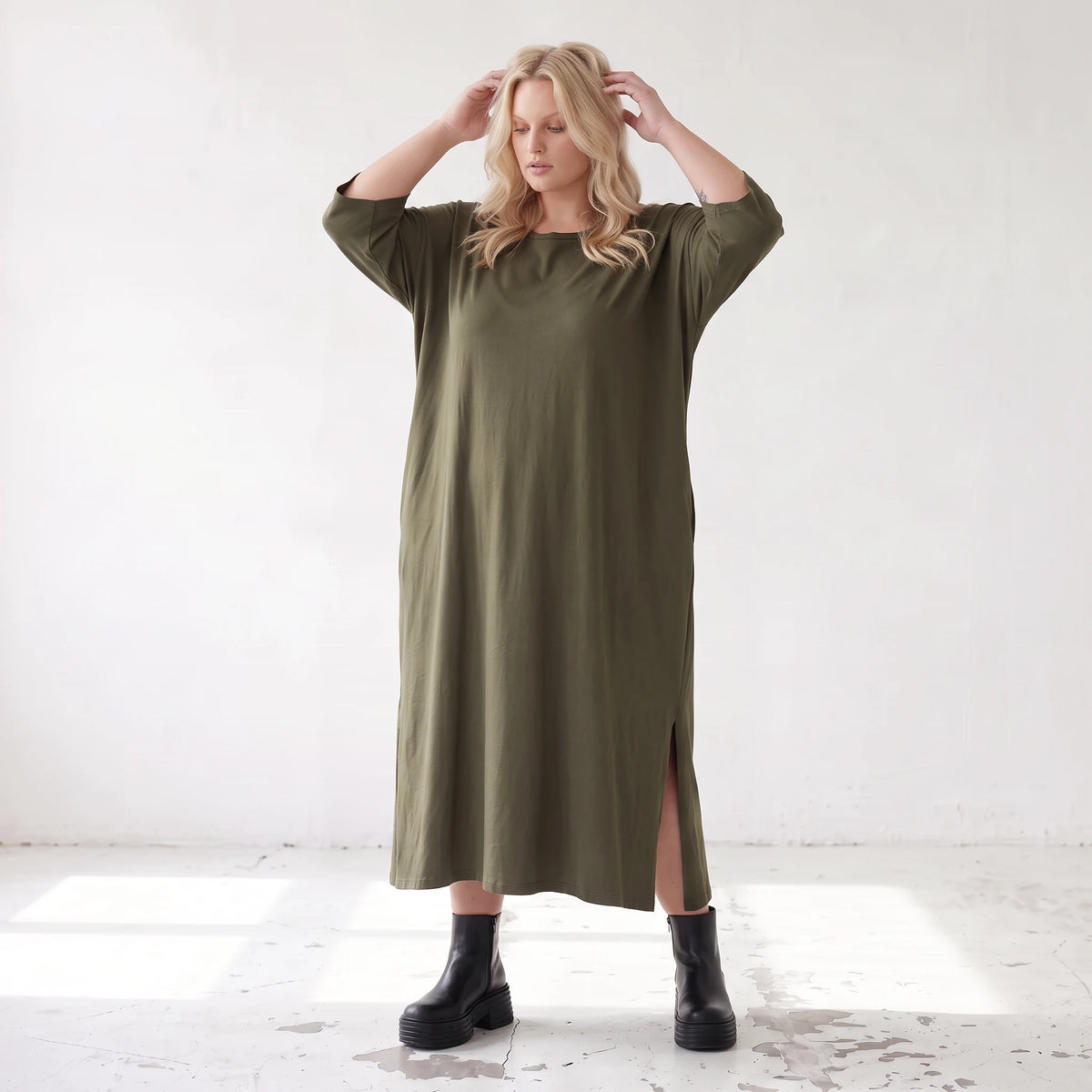 Khaki Lyocellkleid in A-Linie mit Rundhalsausschnitt und V-Ausschnitt mit Seitentaschen