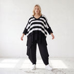 Warmes Strickshirt in weichem Stretchstrick mit V-Ausschnitt in kastiger Destroyedoptik