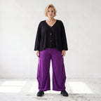 Violette Ballonhose aus softem Slinkystretch mit weitem Bein Flügeltaschen Schlupfbund