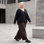 Fliessende Ballonhose in Dunkelbraun aus softem Slinky Stretch mit weitem Bein bequem