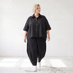 Leichte Sommerbluse im Crashlook aus Popeline mit Hemdkragen und gerundetem Schnitt