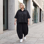 Leichte Sommerbluse im Crashlook aus Popeline mit Hemdkragen und gerundetem Schnitt