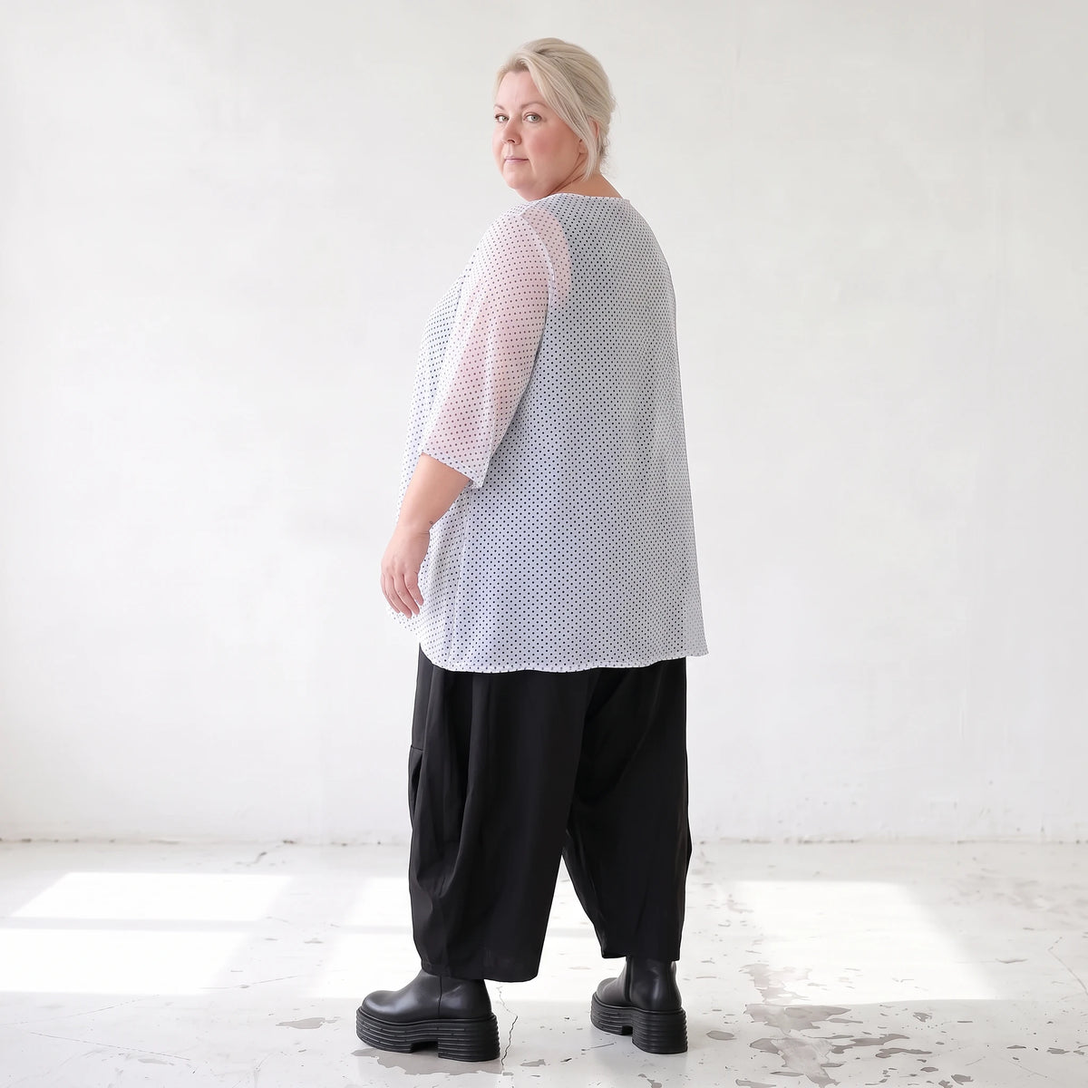 Leichtes Chiffonshirt in Weiss mit Rundhalsausschnitt 3/4-Arm und transparenter A-Linie