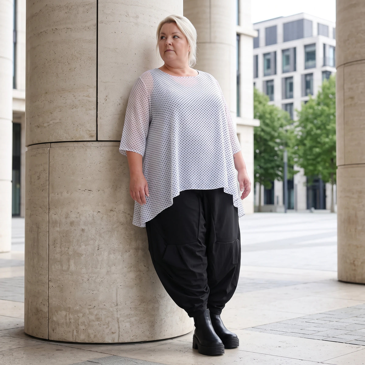 Leichtes Chiffonshirt in Weiss mit Rundhalsausschnitt 3/4-Arm und transparenter A-Linie