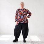Langarmshirt aus Romanit Jersey in Schwarz/Orange mit Glockenschnitt pflegeleicht weich