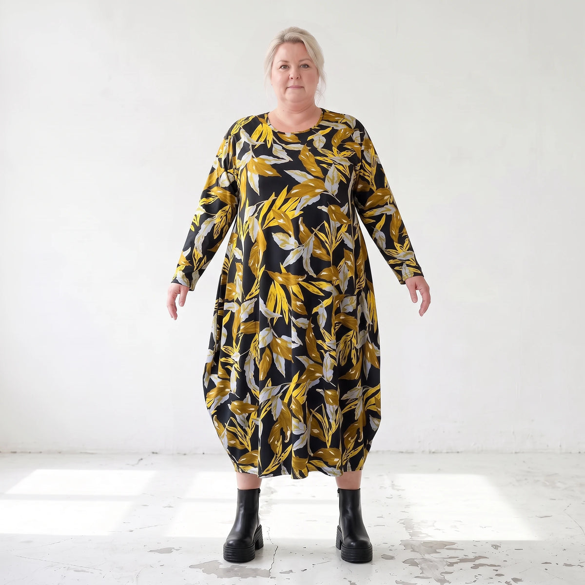 Ballonkleid aus Schwarz/Gelb Romanitjersey mit Langarm und weichem Rundhalsausschnitt