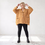 Kuschelige Plüschjacke in Camel gefüttert mit Hemdkragen und Reißverschlusstaschen