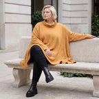 Kuscheliges Plüschshirt in Camel mit Rollkragen und schmeichelnder A-Linie Basic Look