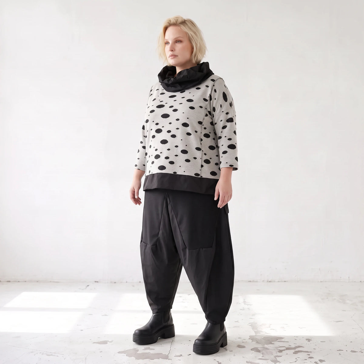 Grau/Schwarzes Feinstrickshirt mit Rollkragen mit geradem Schnitt aus Stretchqualität
