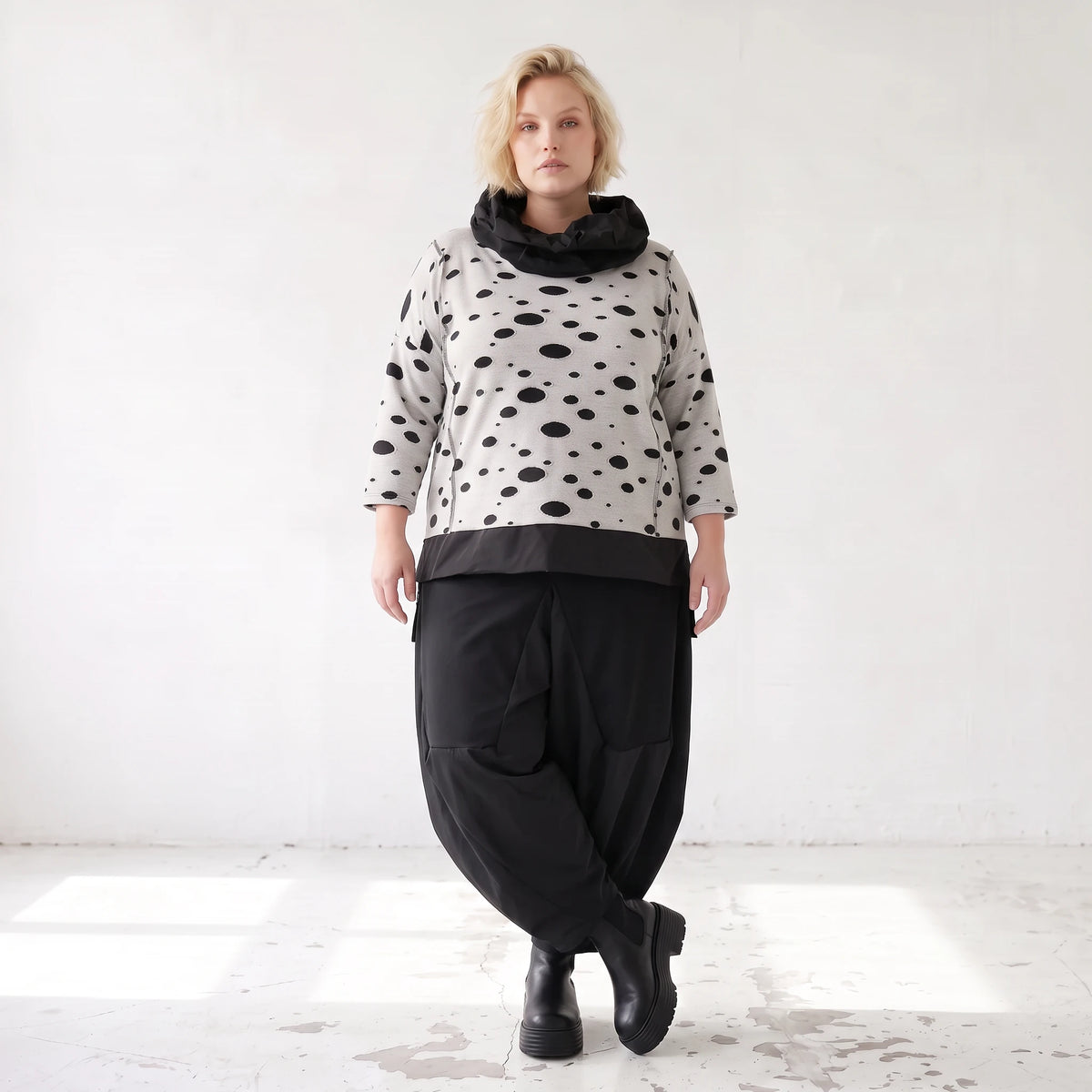 Grau/Schwarzes Feinstrickshirt mit Rollkragen mit geradem Schnitt aus Stretchqualität