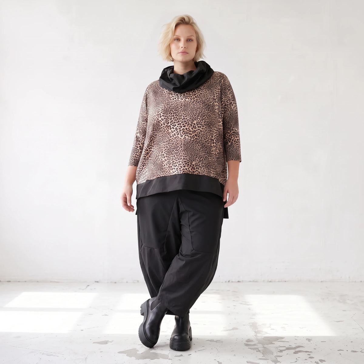 Feinstrick Rollkragenpullover in Beige/Schwarz mit geradem Schnitt kuschelig weich warm