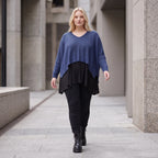 Navy Strickpullover aus Baumwolle mit V-Ausschnitt in kastiger Passform weich und locker