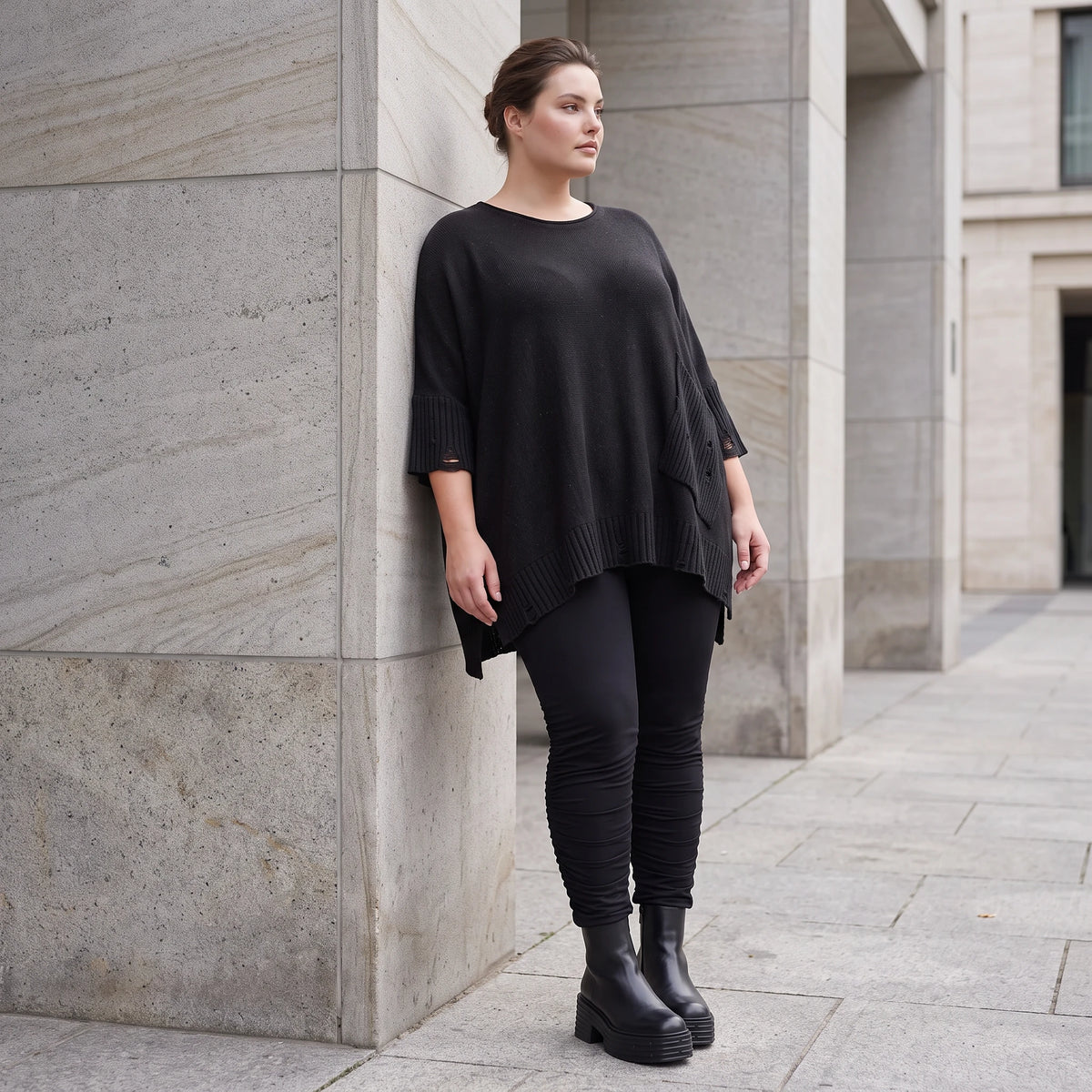 Warmes schwarzes Strickshirt in A-Linie mit Stretch und Destroyedoptik für Winterlooks