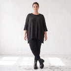 Warmes schwarzes Strickshirt in A-Linie mit Stretch und Destroyedoptik für Winterlooks