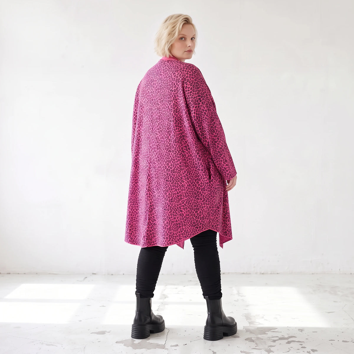 Cardigan aus weichem French Terry mit Stehkragen geradem Schnitt und Seitentaschen