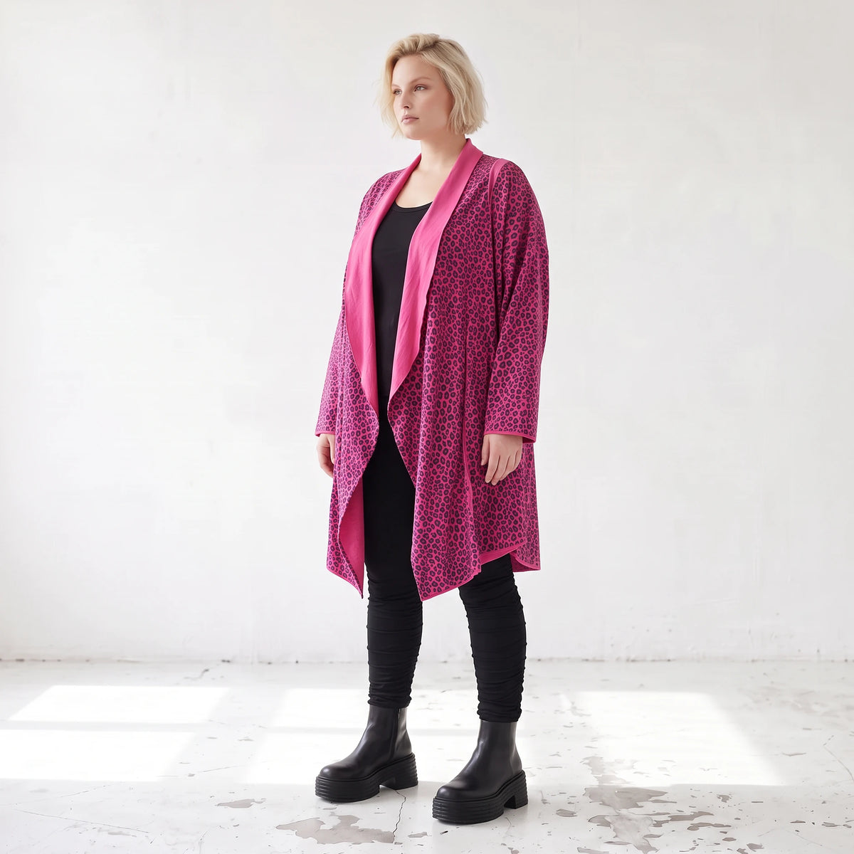 Cardigan aus weichem French Terry mit Stehkragen geradem Schnitt und Seitentaschen