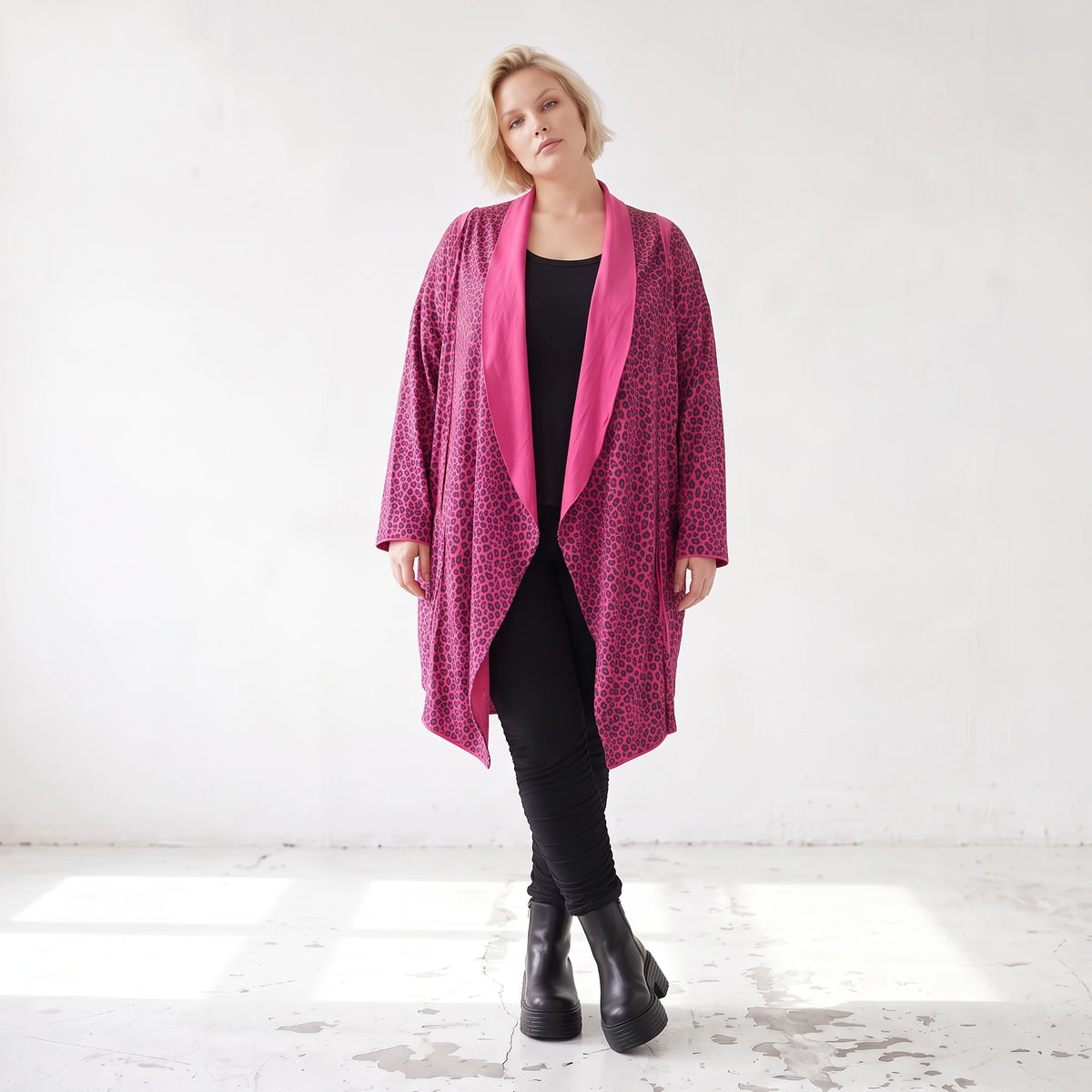 Cardigan aus weichem French Terry mit Stehkragen geradem Schnitt und Seitentaschen