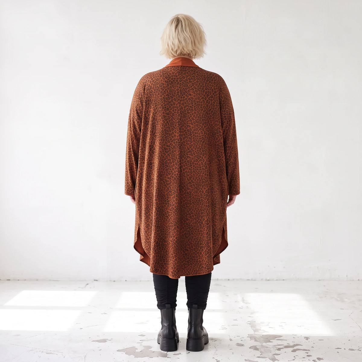Cardigan in Rost aus French Terry mit Stehkragen geradem Schnitt und Seitentaschen vorne