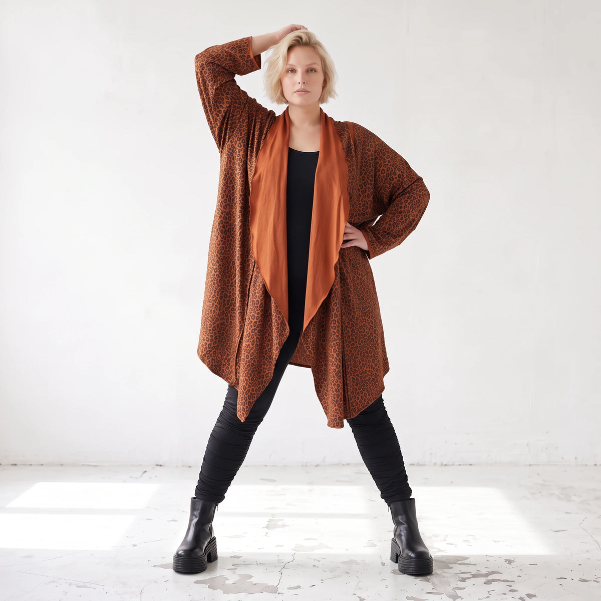 Cardigan in Rost aus French Terry mit Stehkragen geradem Schnitt und Seitentaschen vorne