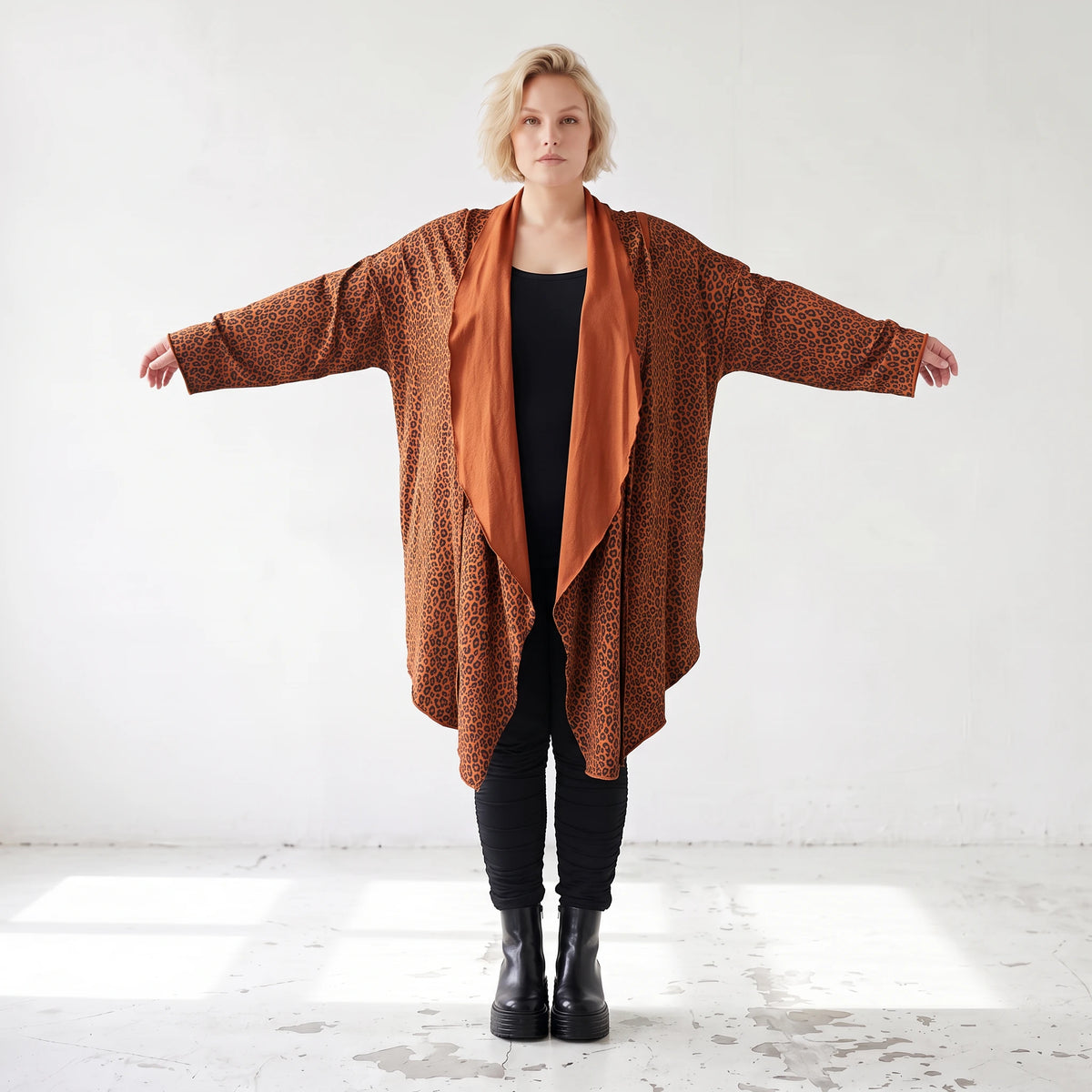 Cardigan in Rost aus French Terry mit Stehkragen geradem Schnitt und Seitentaschen vorne