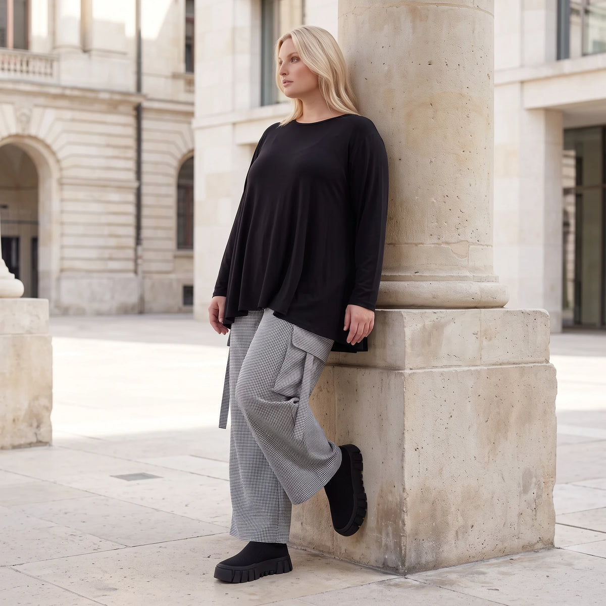 Ballonhose aus Bengaline in Schwarz/Weiß mit Stretch elastischem Bund und Fransentaschen