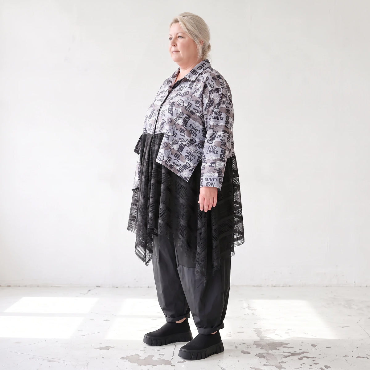 Übergangsjacke aus Jersey mit Netzeinsätzen zipfeligem Saum und A-Linie ungefüttert leicht