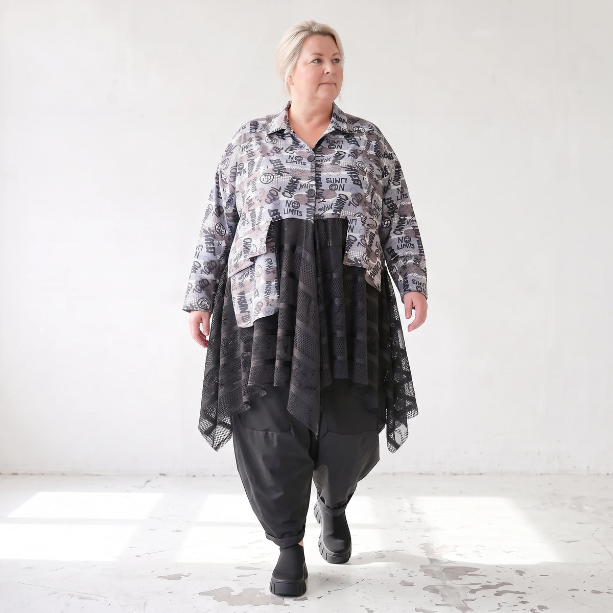 Übergangsjacke aus Jersey mit Netzeinsätzen zipfeligem Saum und A-Linie ungefüttert leicht