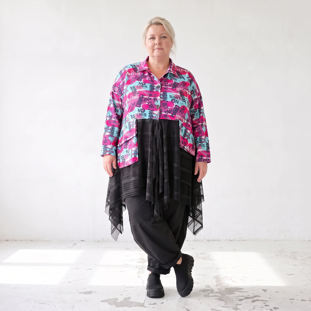 Ungefütterte Übergangsjacke in A-Linie aus Jersey mit Stretch Netzeinsätzen Zipfelsaum