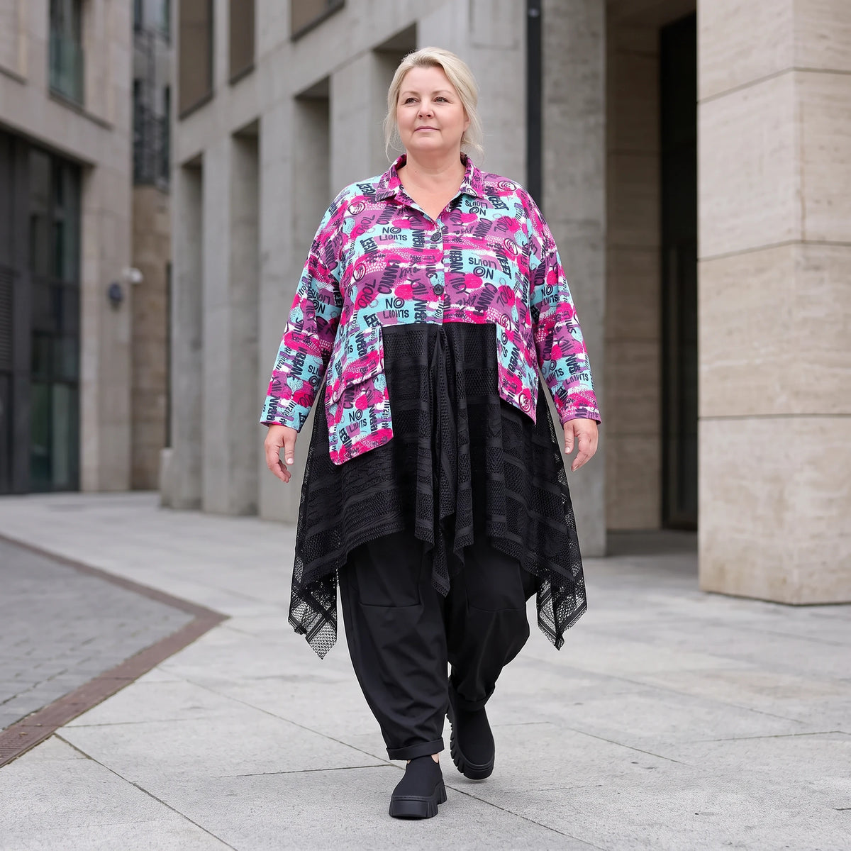 Ungefütterte Übergangsjacke in A-Linie aus Jersey mit Stretch Netzeinsätzen Zipfelsaum