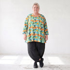Shirt in A-Linie aus Stretchjersey mit grünem Multimuster luftig und locker fallend
